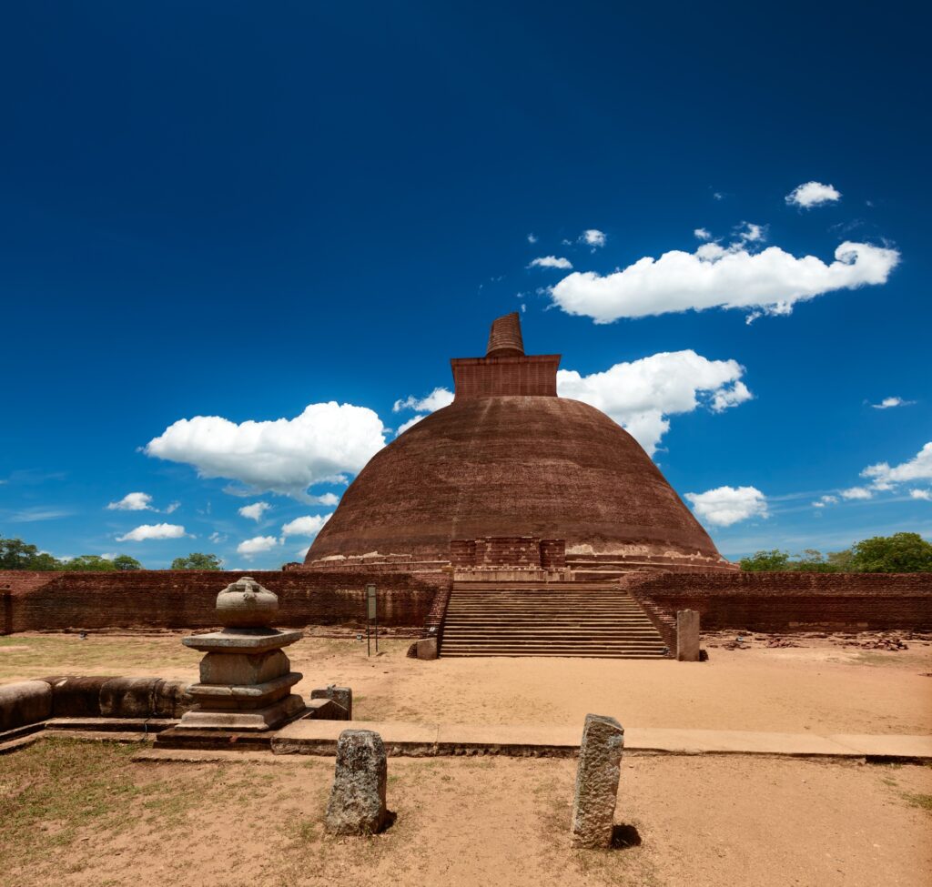 Jetavaranama dagoba (stupa). Anuradhapura, Sri Lank